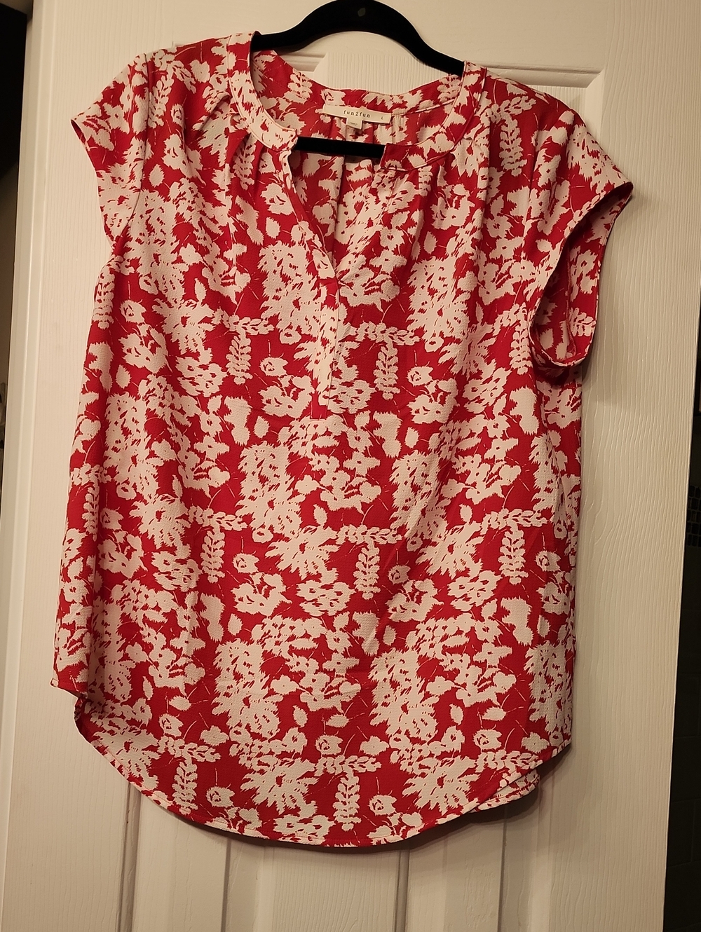 fun 2 fun Red and White Floral Cap-Sleeve Blouse